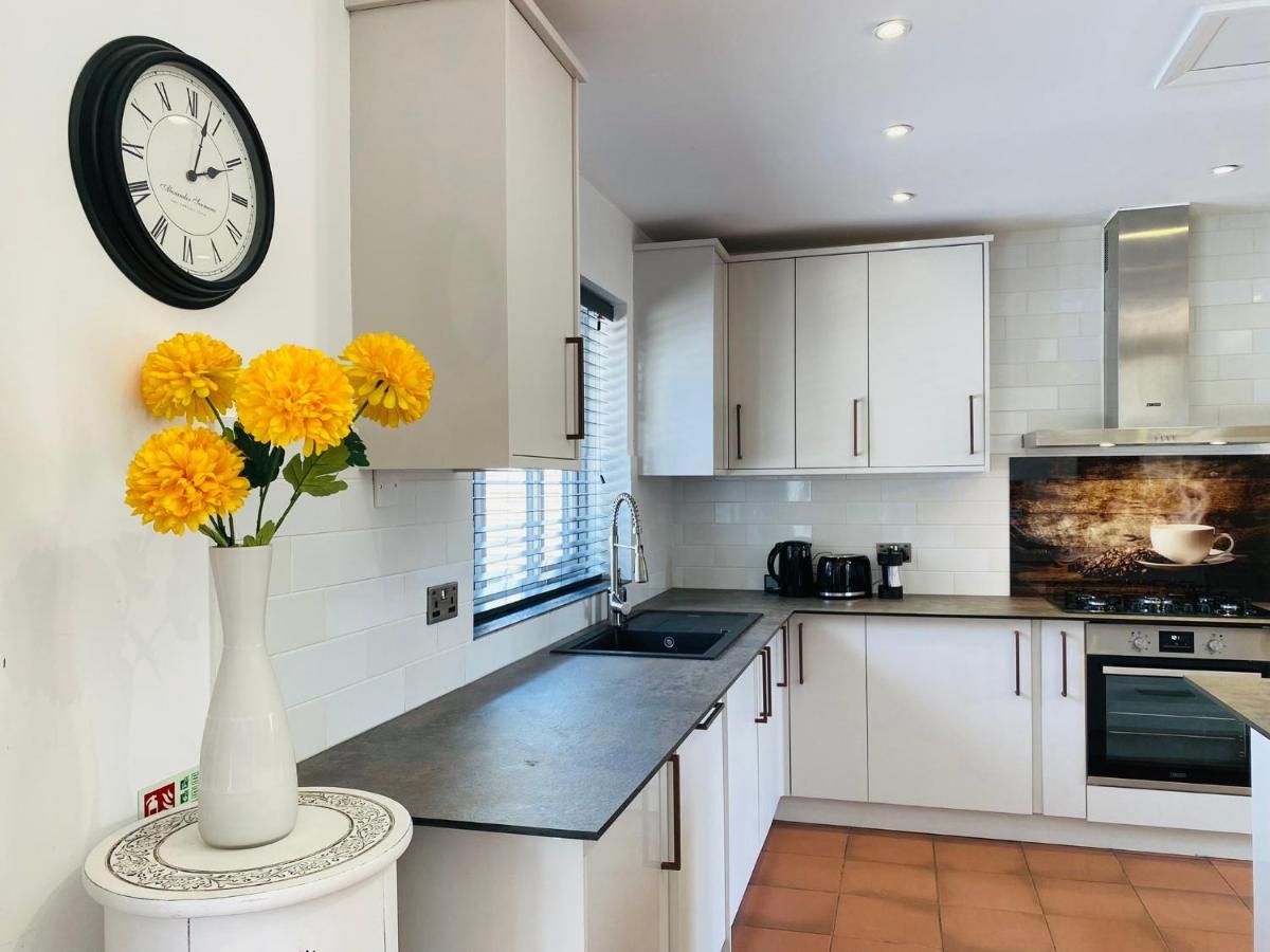 5 Bedroom Bungalow Ascot Racecourse Экстерьер фото